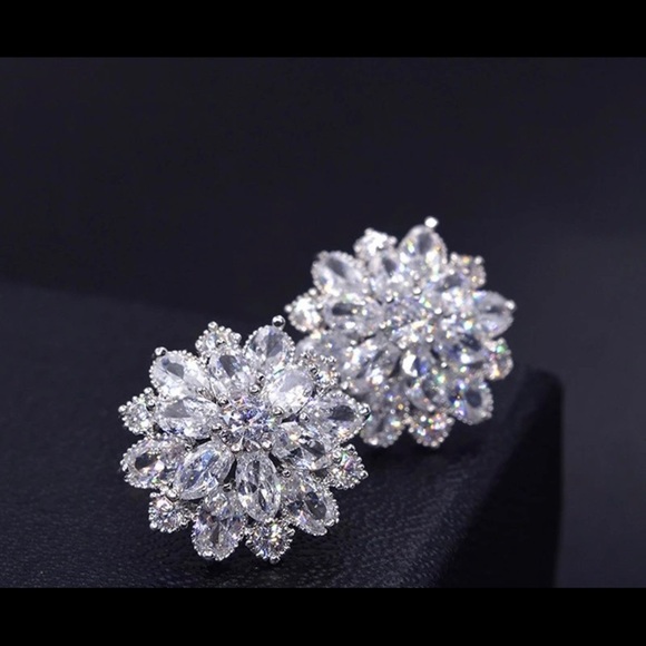 Cluster Stud Earrings - Picture 1 of 5